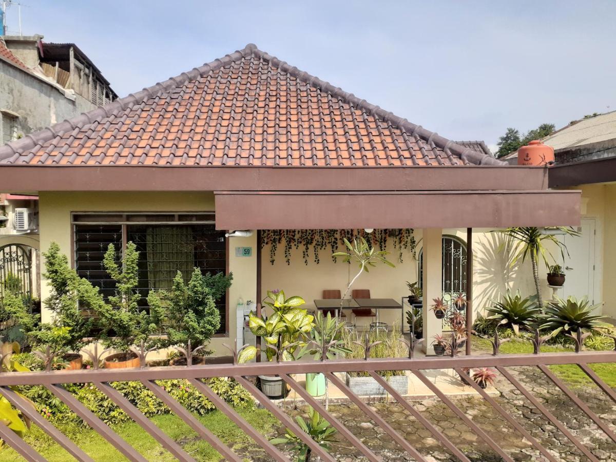 Gio Guesthouse Bogor Exterior photo